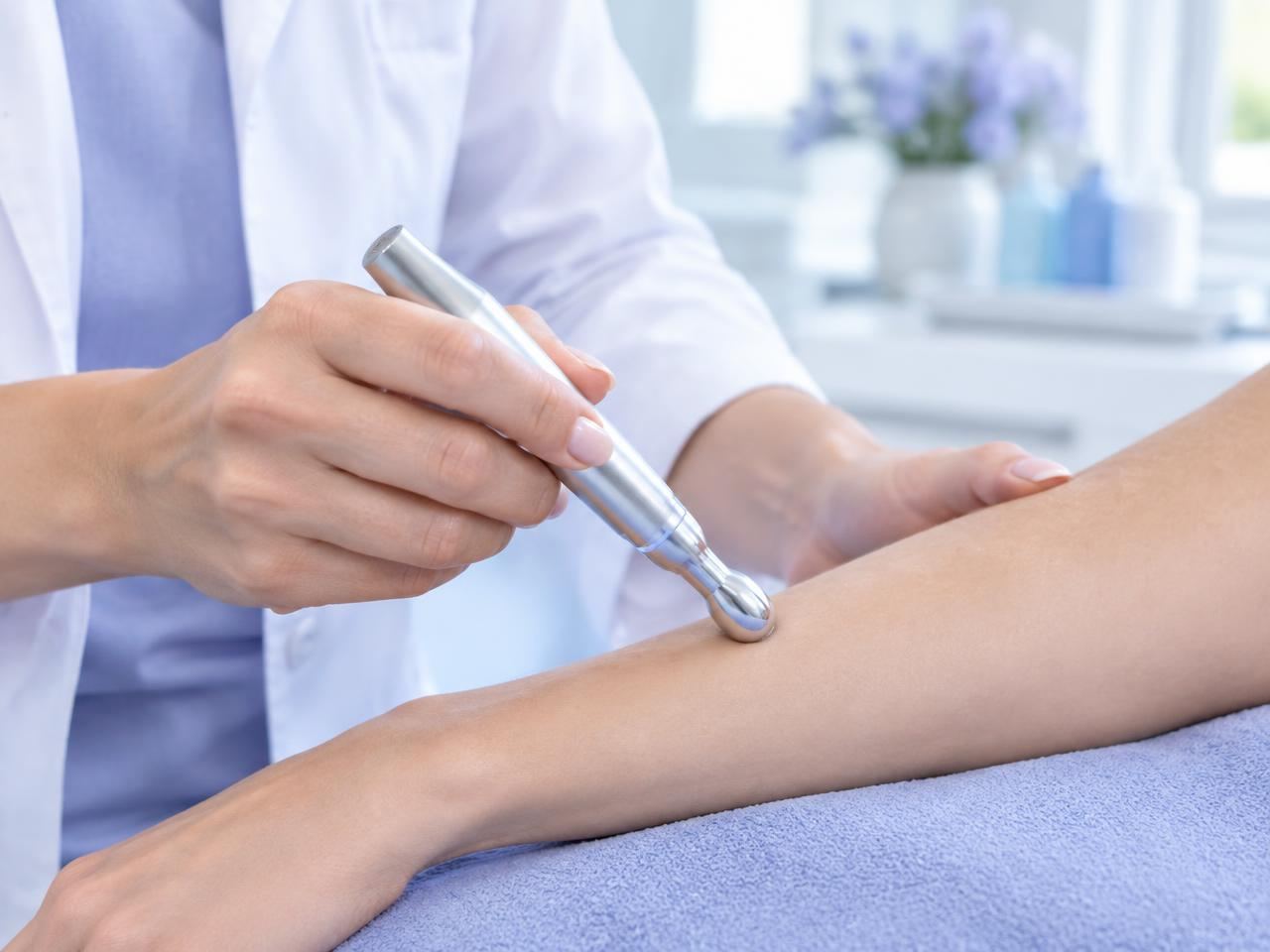 Needle-free MPS microcurrent pen applied to a patient's forearm
